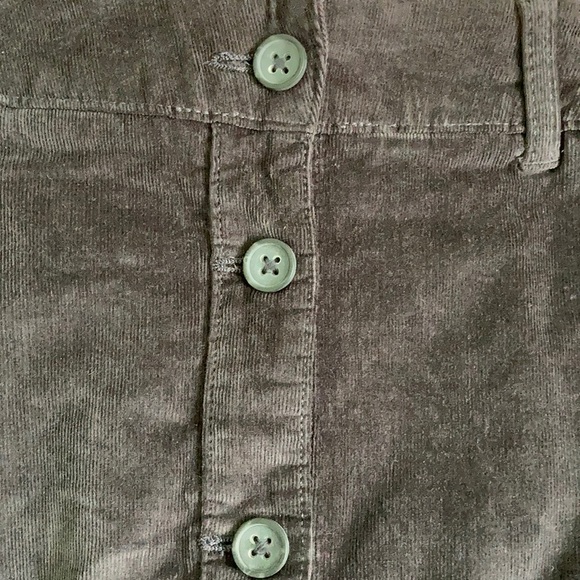 Croft & Barrow grey button skirt (brand new) - Picture 3 of 10